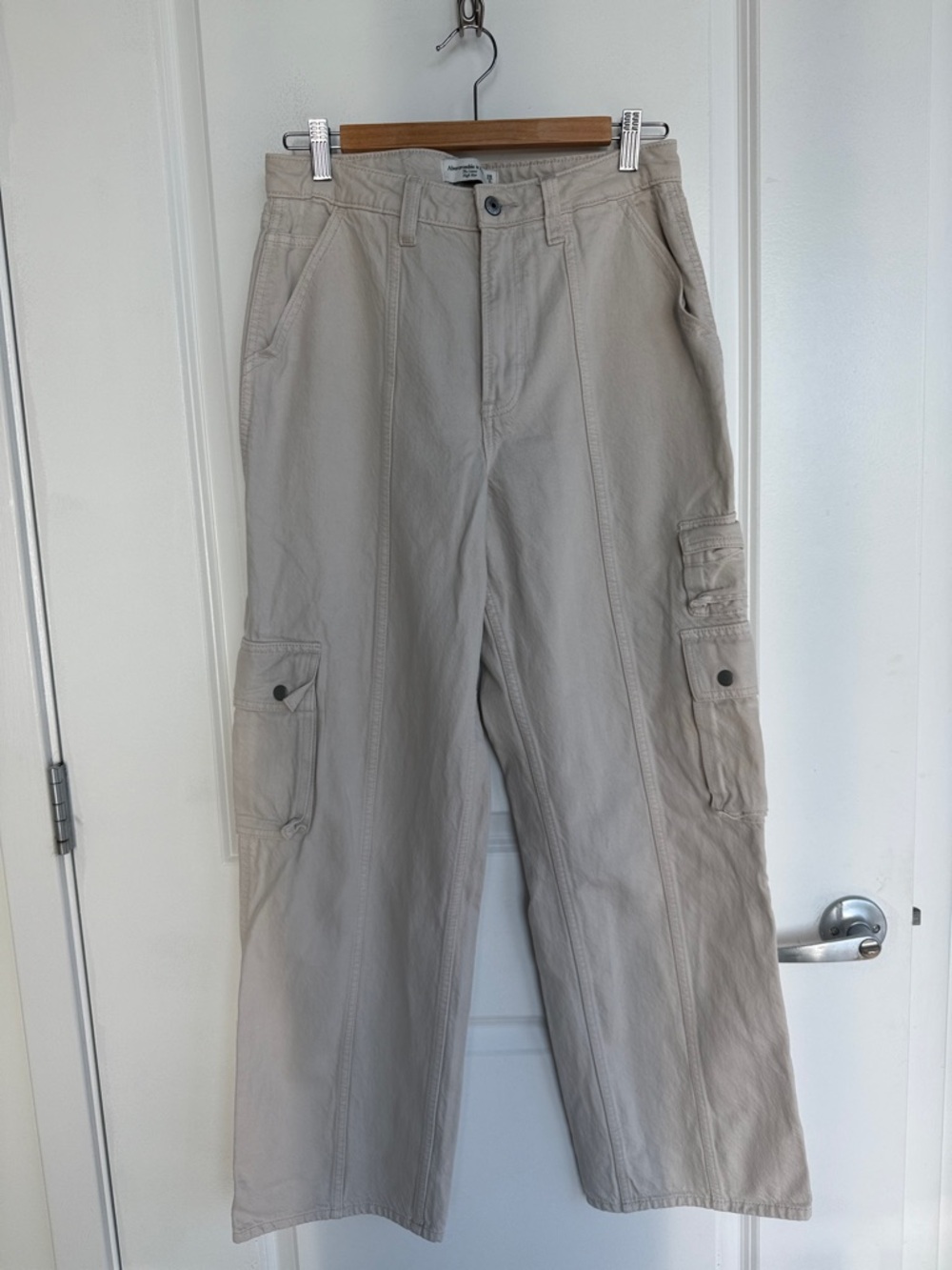 Abercrombie & Fitch Beige Denim Cargo Jeans - High Rise ‘The Loose’ Curve Love